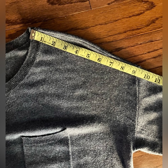 Ellen Tracy grey round neck long sleeve nylon/rayon blend sweater/pullover - Picture 2 of 15